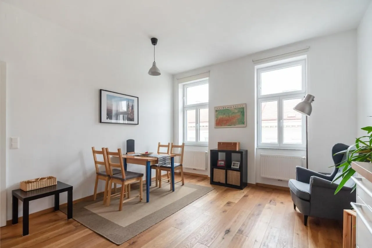 New, Stylish, Bright, Cozy And Central Apartment In Quiet Area Wien
