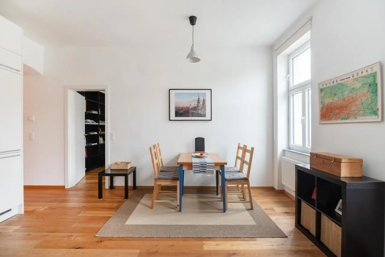 New, Stylish, Bright, Cozy And Central Apartment In Quiet Area Wien